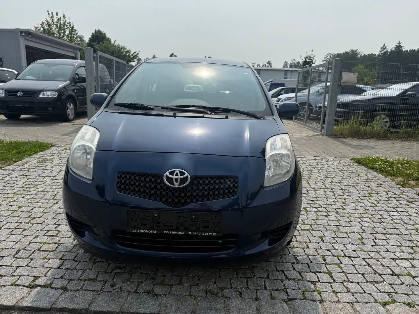 Toyota Yaris Basis -  MOTOR KLAPPERT - Blau - 2