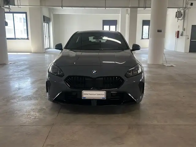 BMW 1 Series view 5
