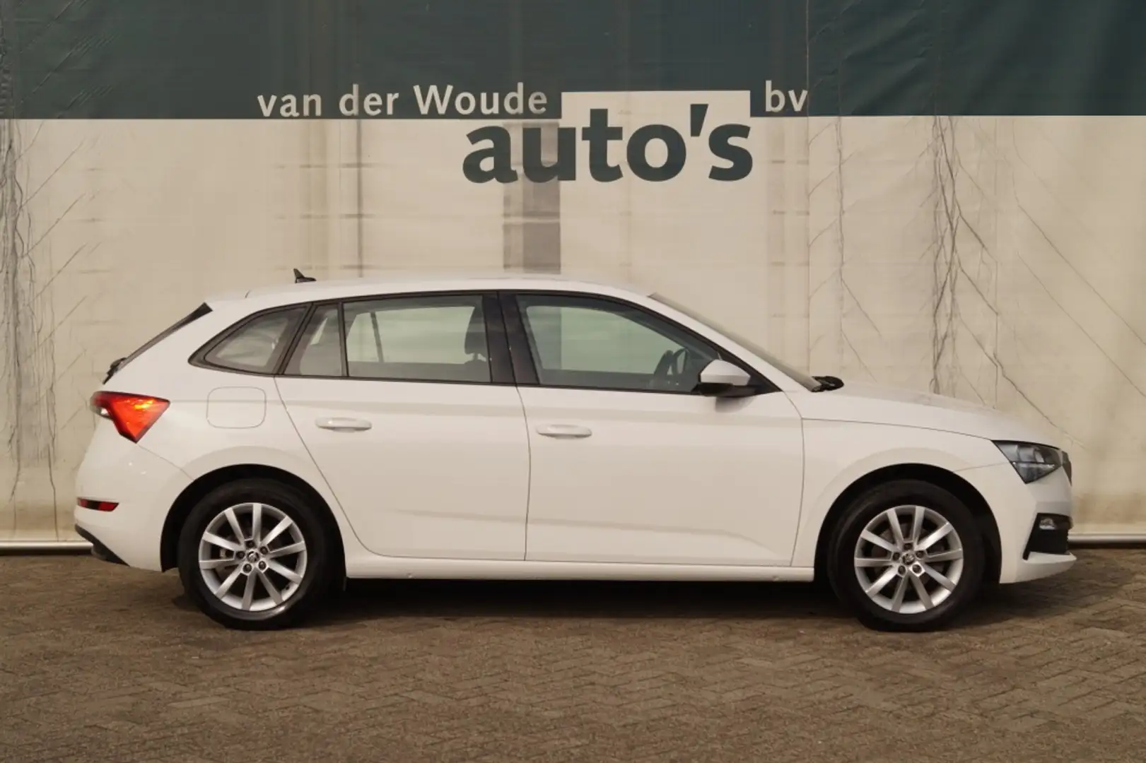 Skoda Scala 1.0 TSI 110pk Style -NAVI-ECC-LED-PDC- Wit - 2