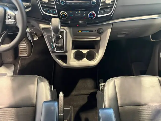 Ford Tourneo Custom view 12