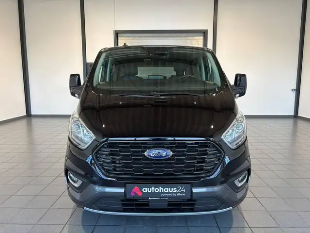 Ford Tourneo Custom view 2