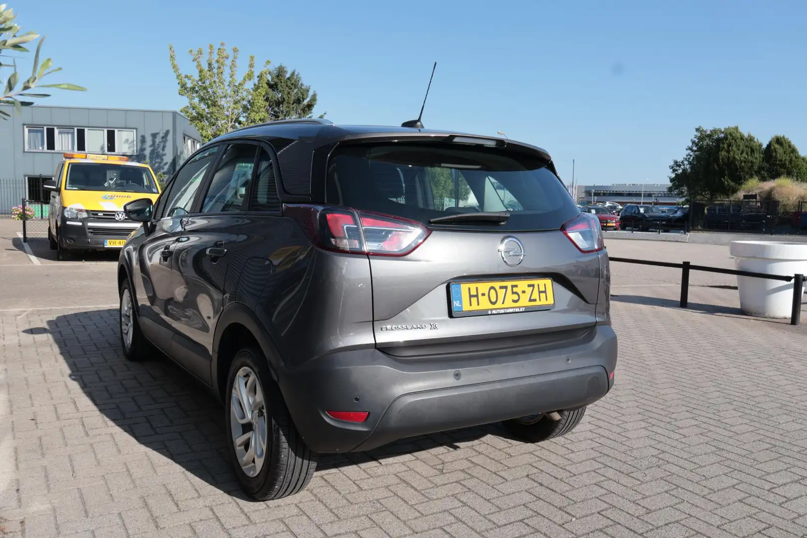Opel Crossland X 1.2 Turbo Edition Carplay | Navi | PDC | Start/Sto Grijs - 2