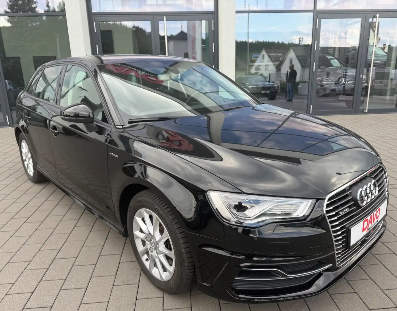 Audi A3 Sportback e-tron attraction S-tronic Schwarz - 1