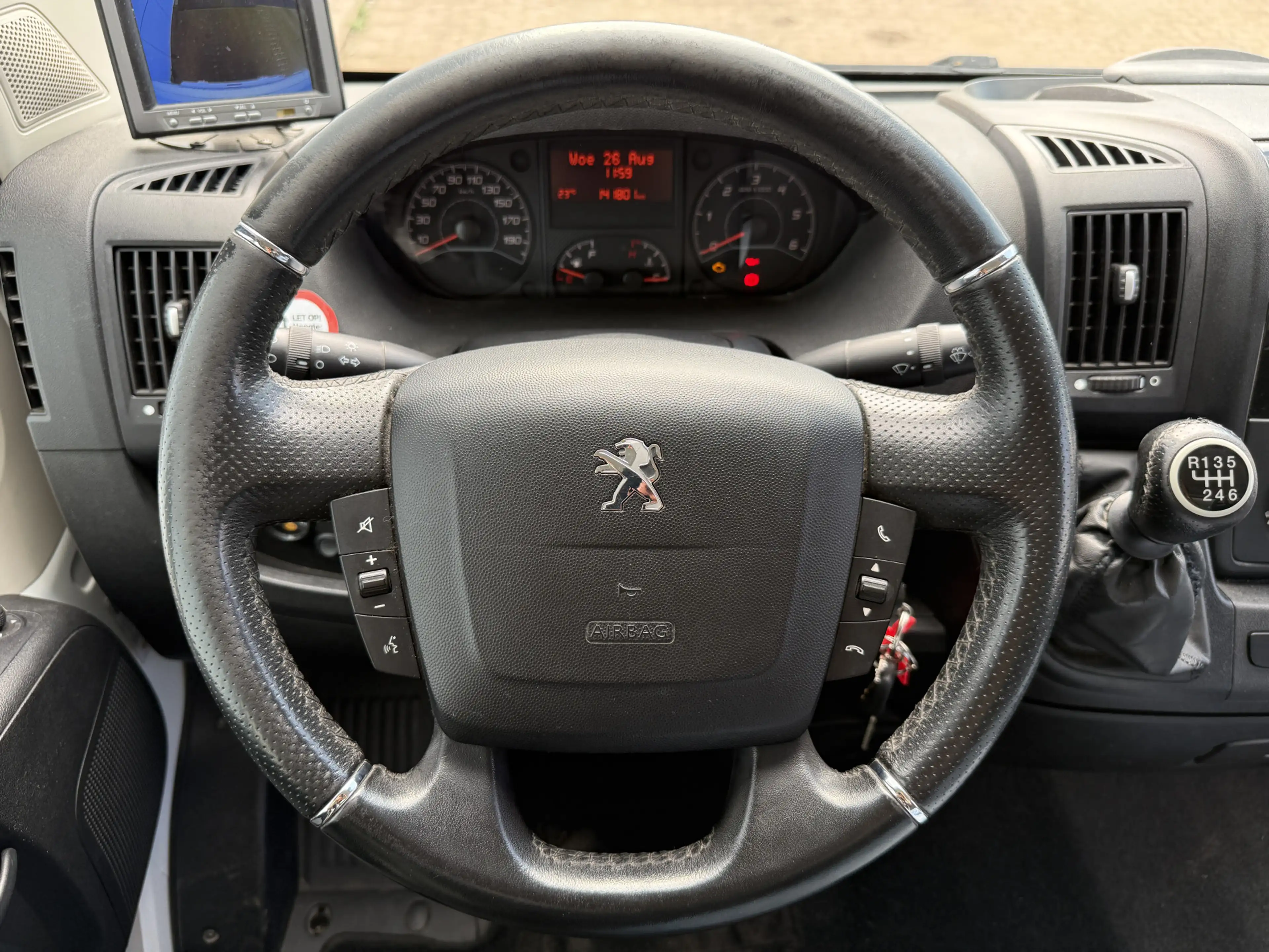 Peugeot Boxer 2.0 130PK Bakwagen Laadklep Navigatie Camera Airco — photo 24