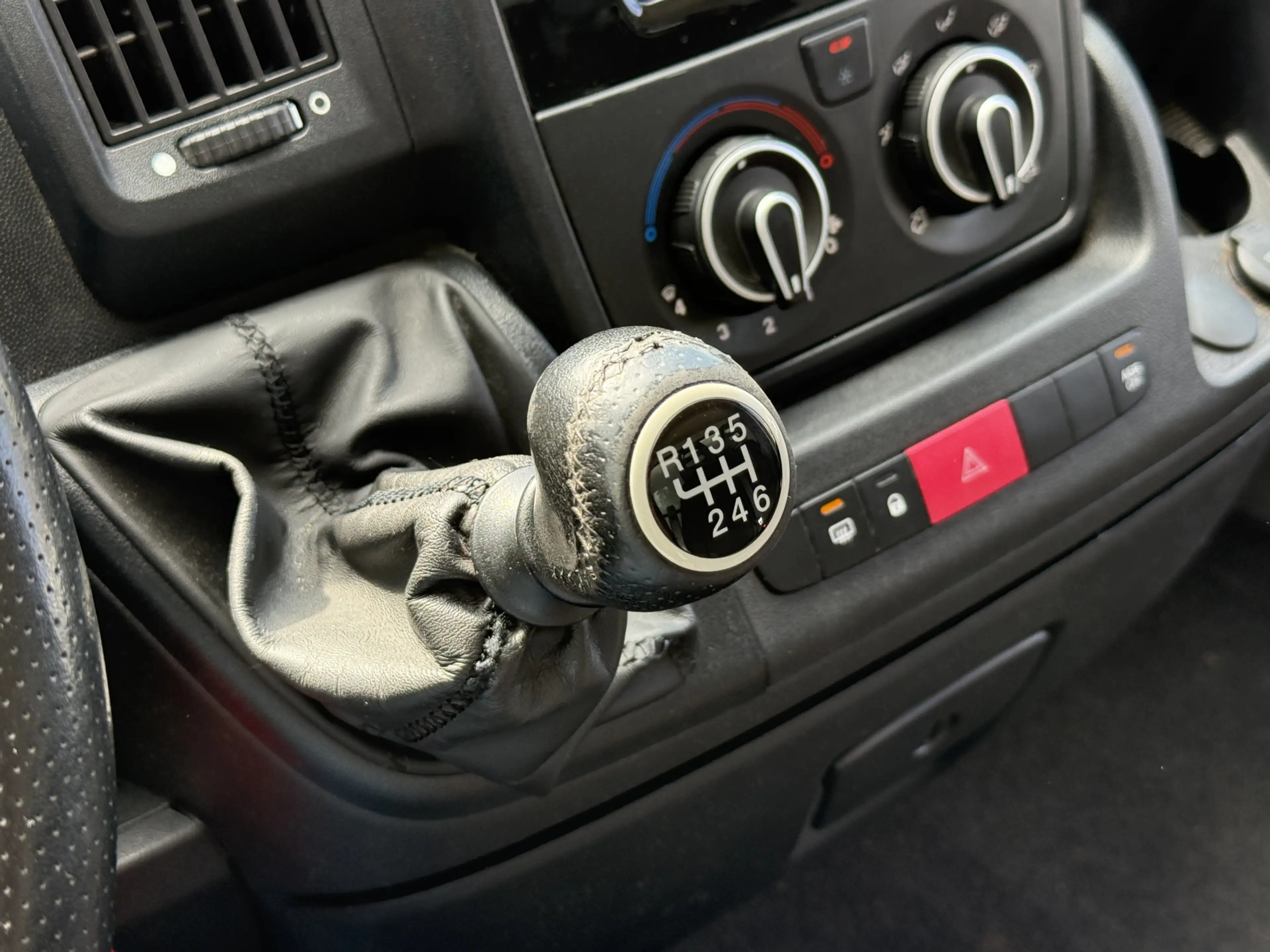 Peugeot Boxer 2.0 130PK Bakwagen Laadklep Navigatie Camera Airco — photo 23