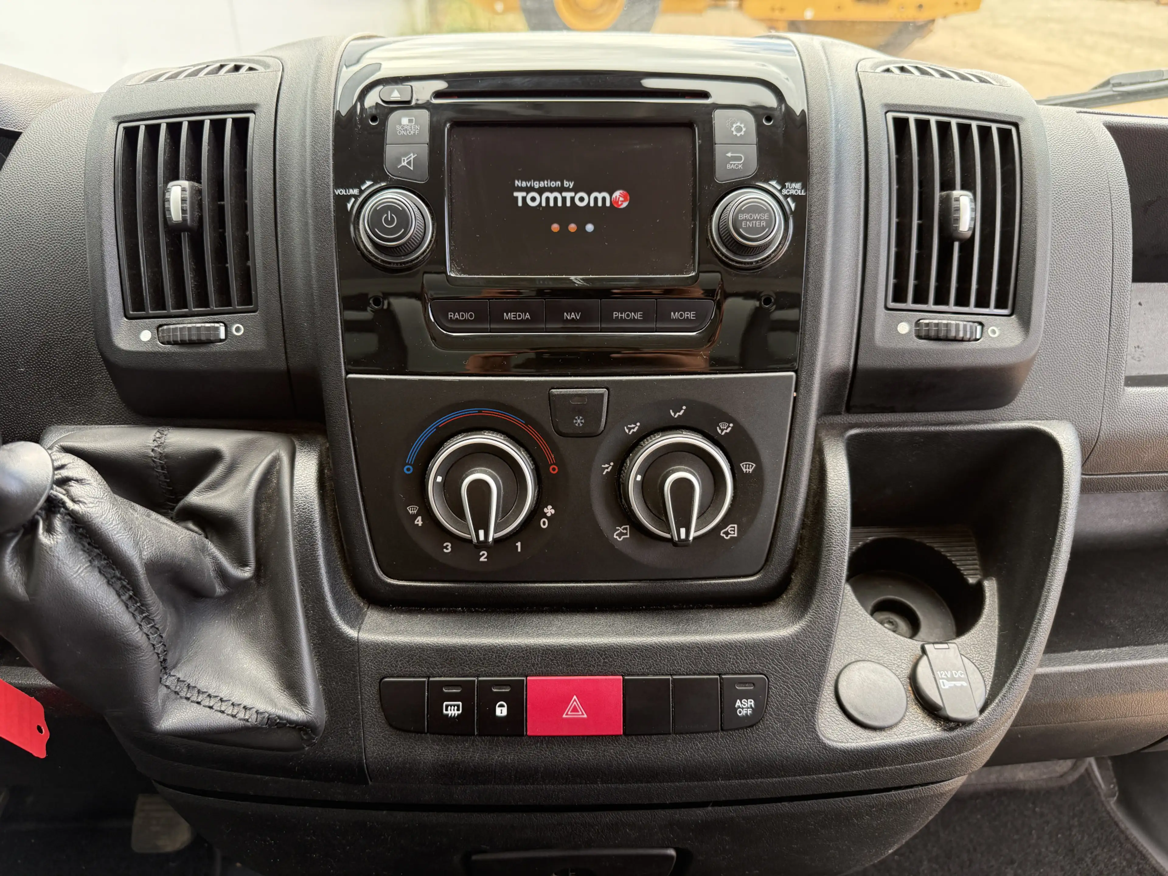 Peugeot Boxer 2.0 130PK Bakwagen Laadklep Navigatie Camera Airco — photo 18