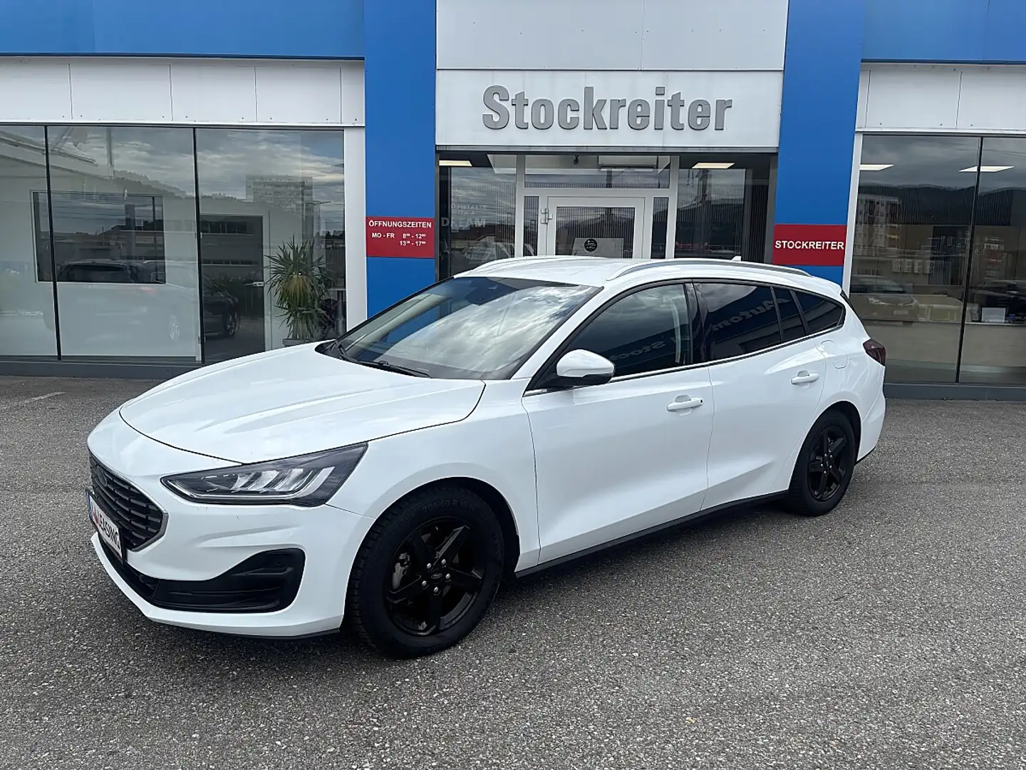 Ford Focus Turnier 1,5 EcoBlue Titanium Aut.*38.000KM* Weiß - 1
