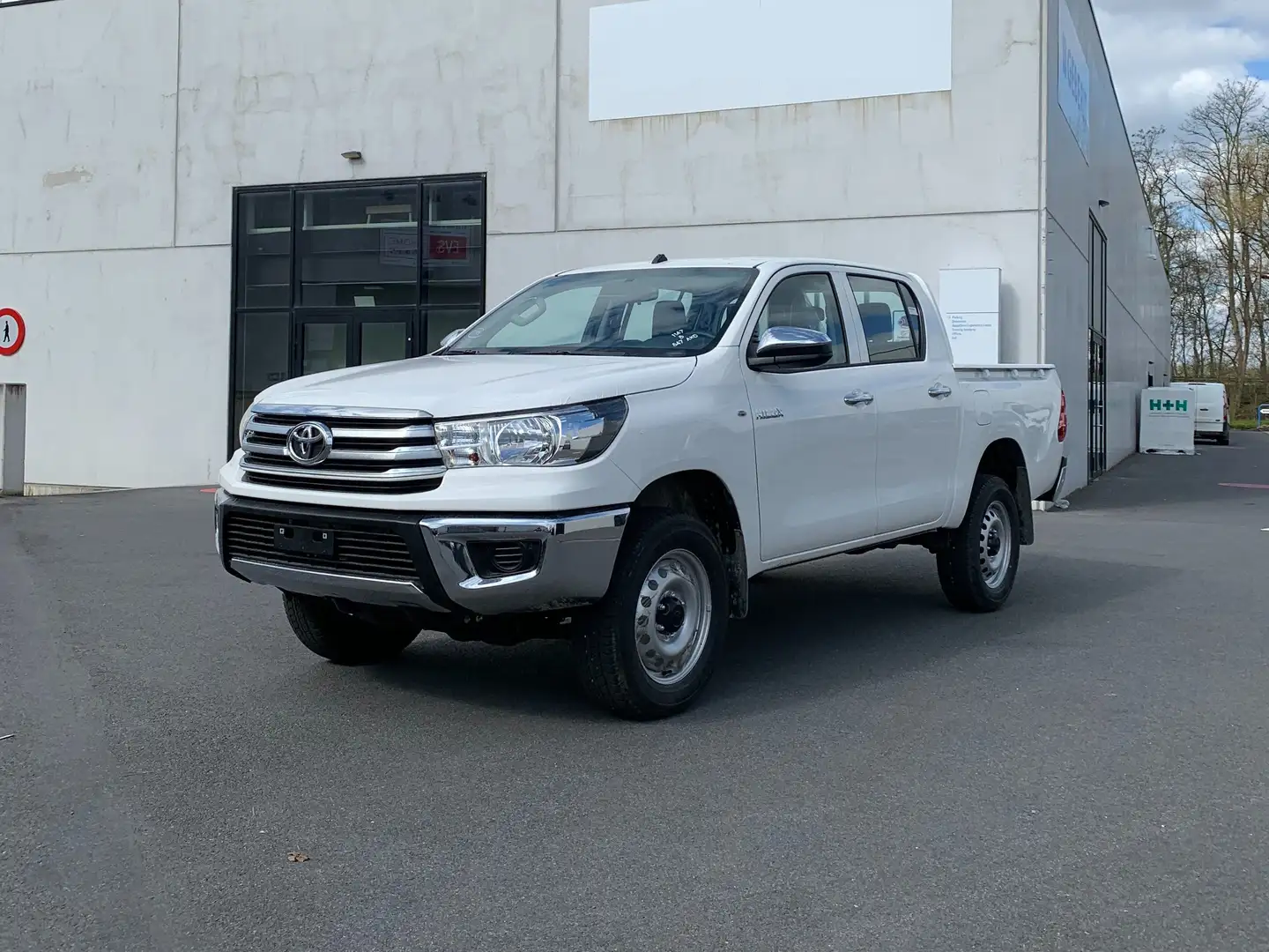 Toyota Hilux Double Cabine 2.4L DIESEL White - 1