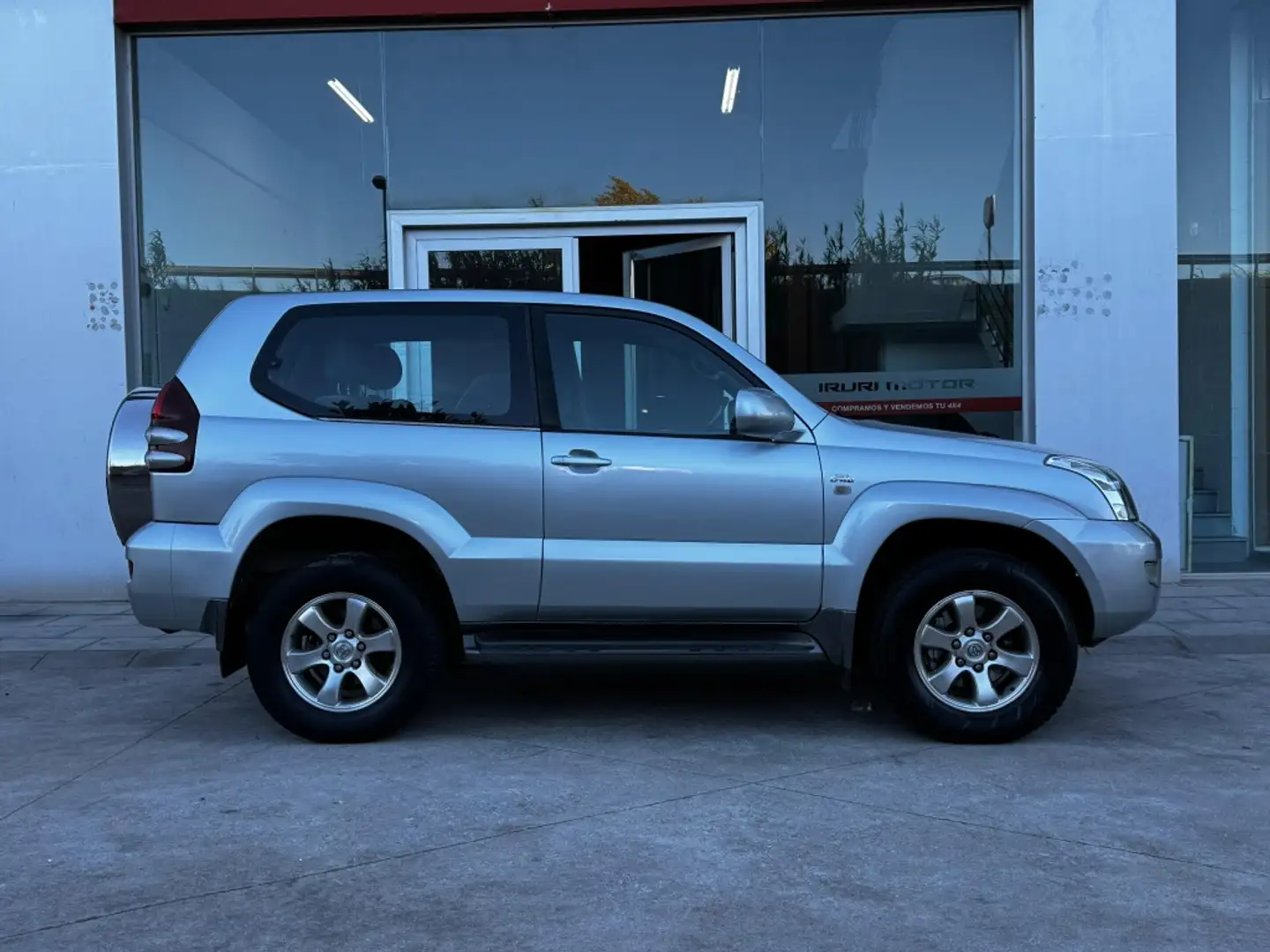 Toyota Land Cruiser 3.0 D4-D VX Plateado - 1
