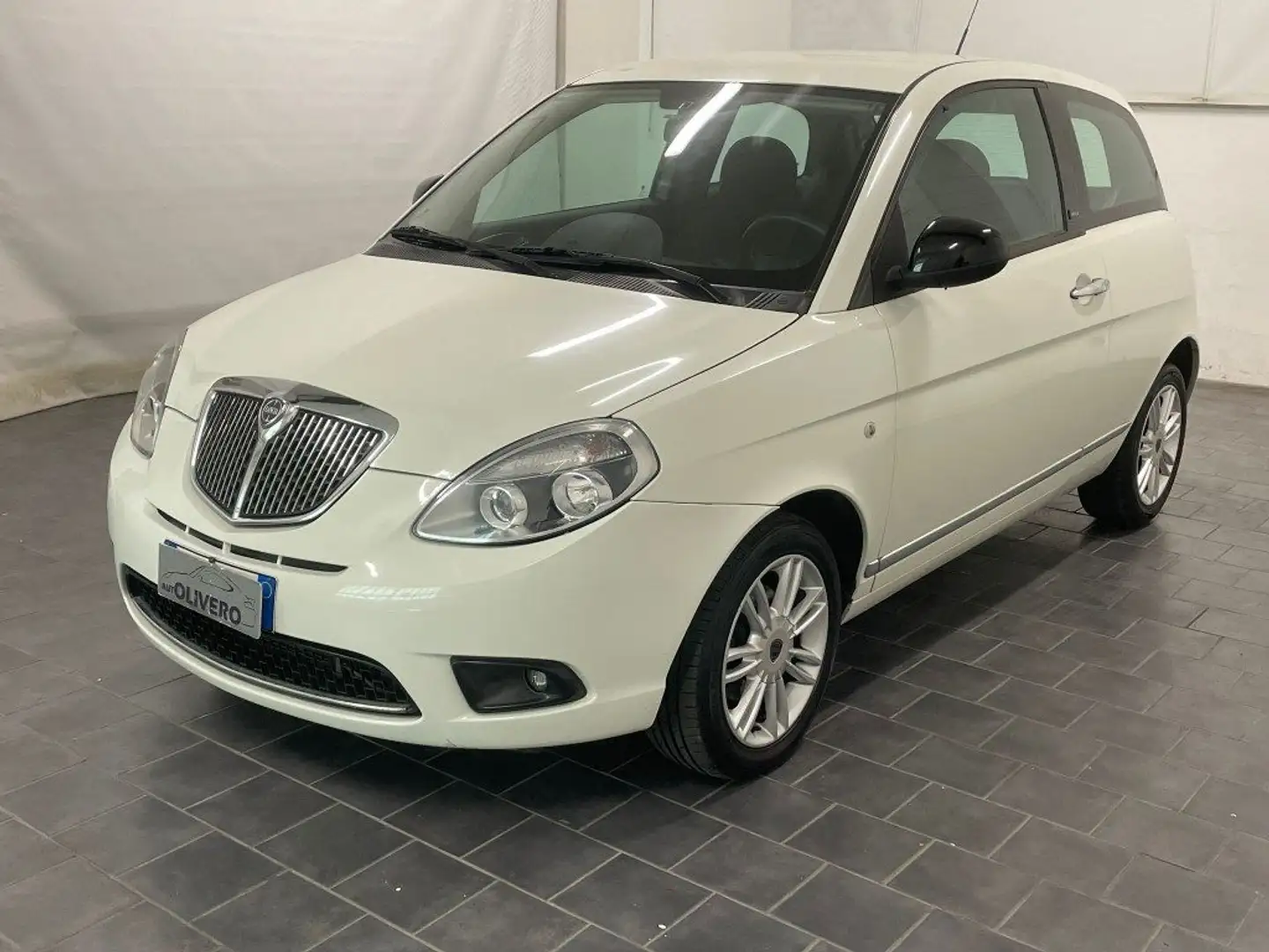 Lancia Ypsilon 1.3 MJT 75 CV Unyca-UNICOPROPRIETARIO Bianco - 2