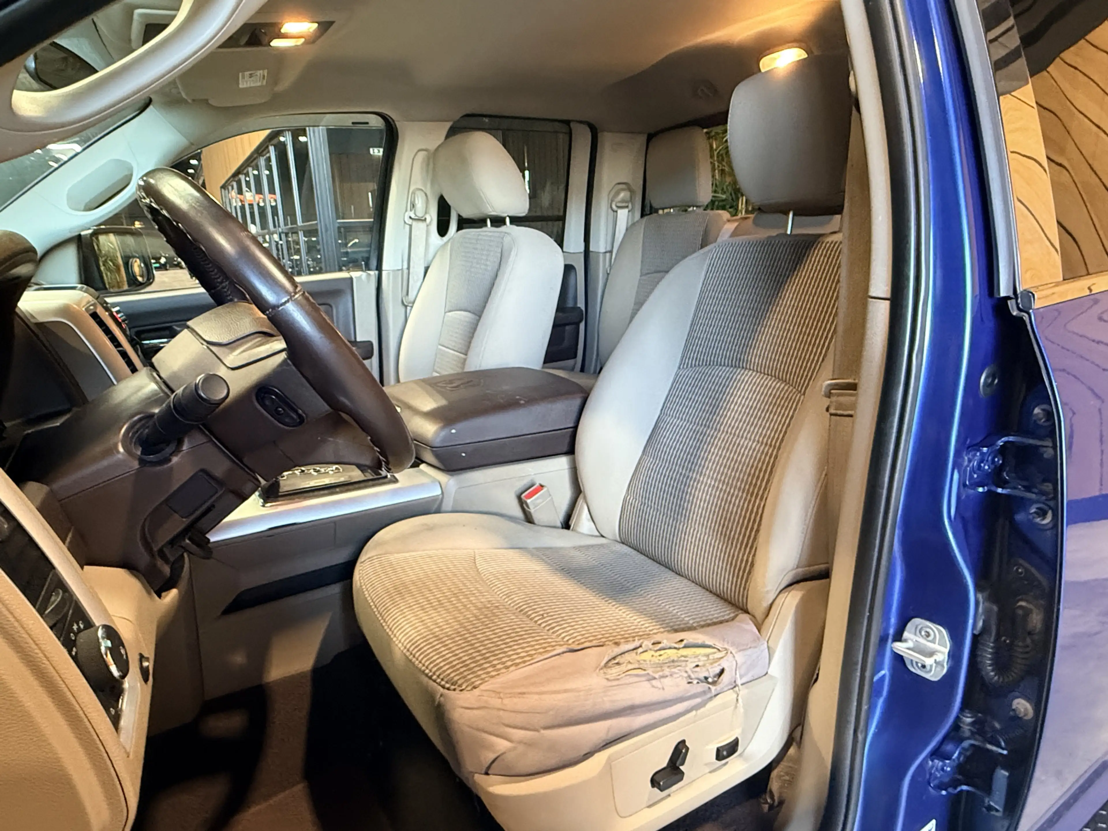 Dodge RAM 1500 5.7 V8 Quad Cab 6'4 Lone Star. 4X2. Benzine. — photo 16