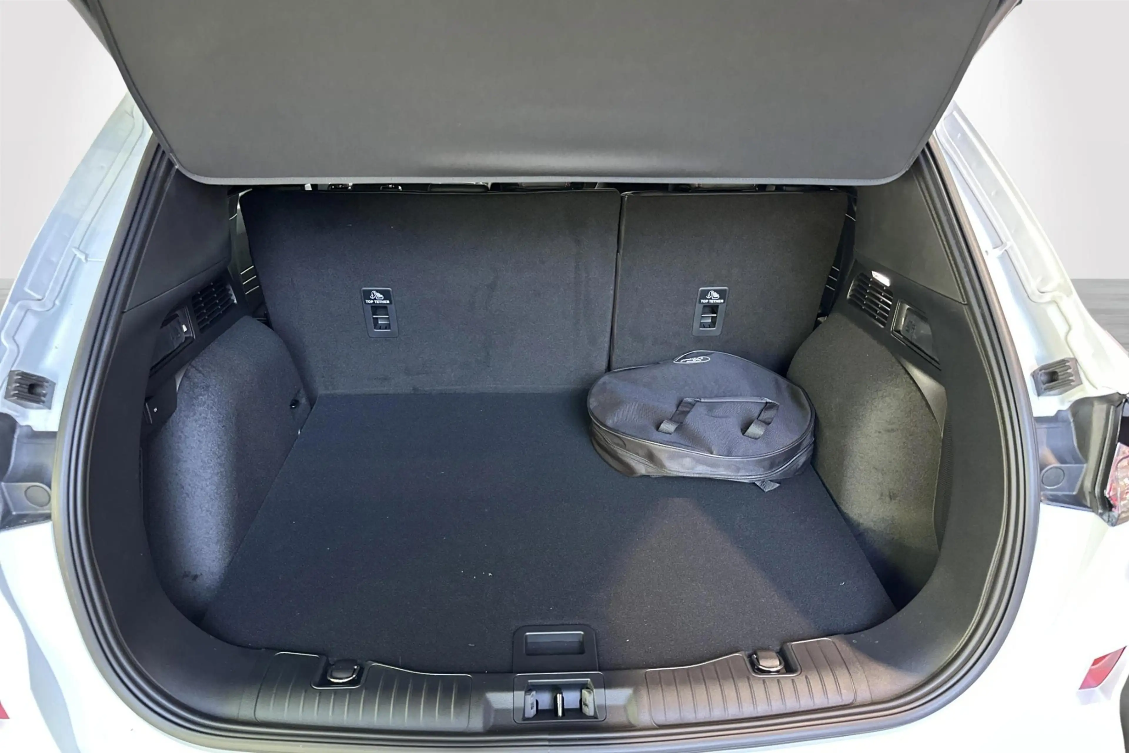 Ford Kuga 2.5i PHEV Aut. 165kW ST-Line X — photo 9