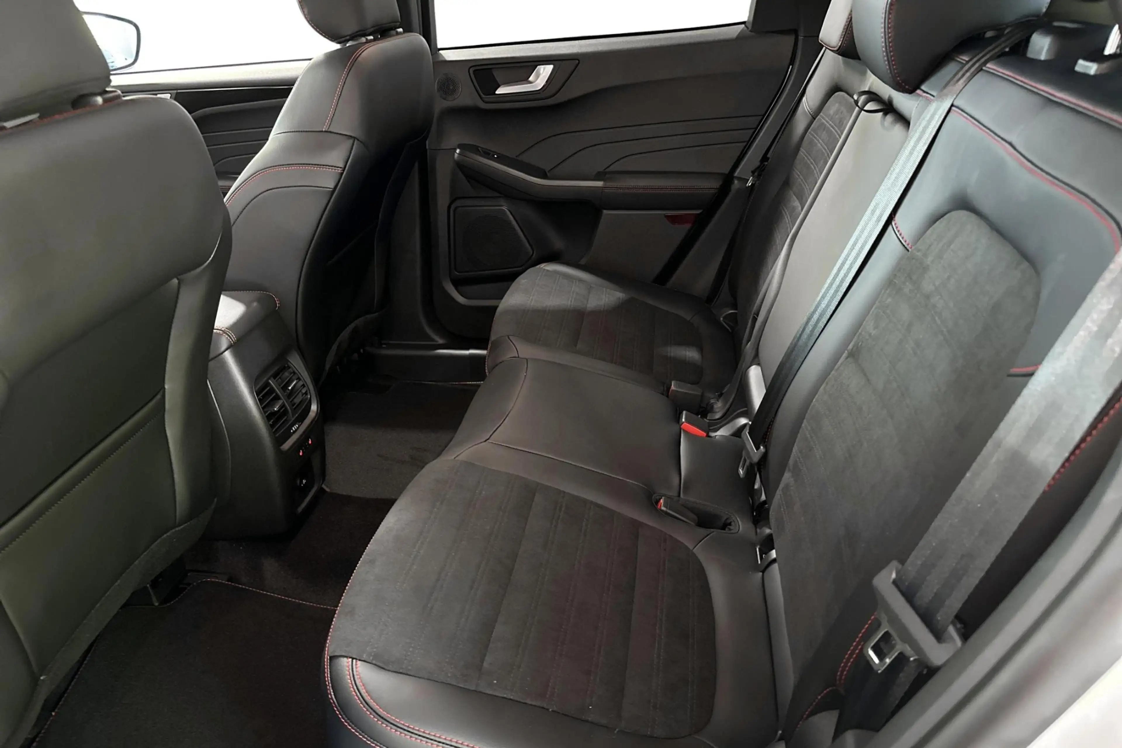 Ford Kuga 2.5i PHEV Aut. 165kW ST-Line X — photo 8