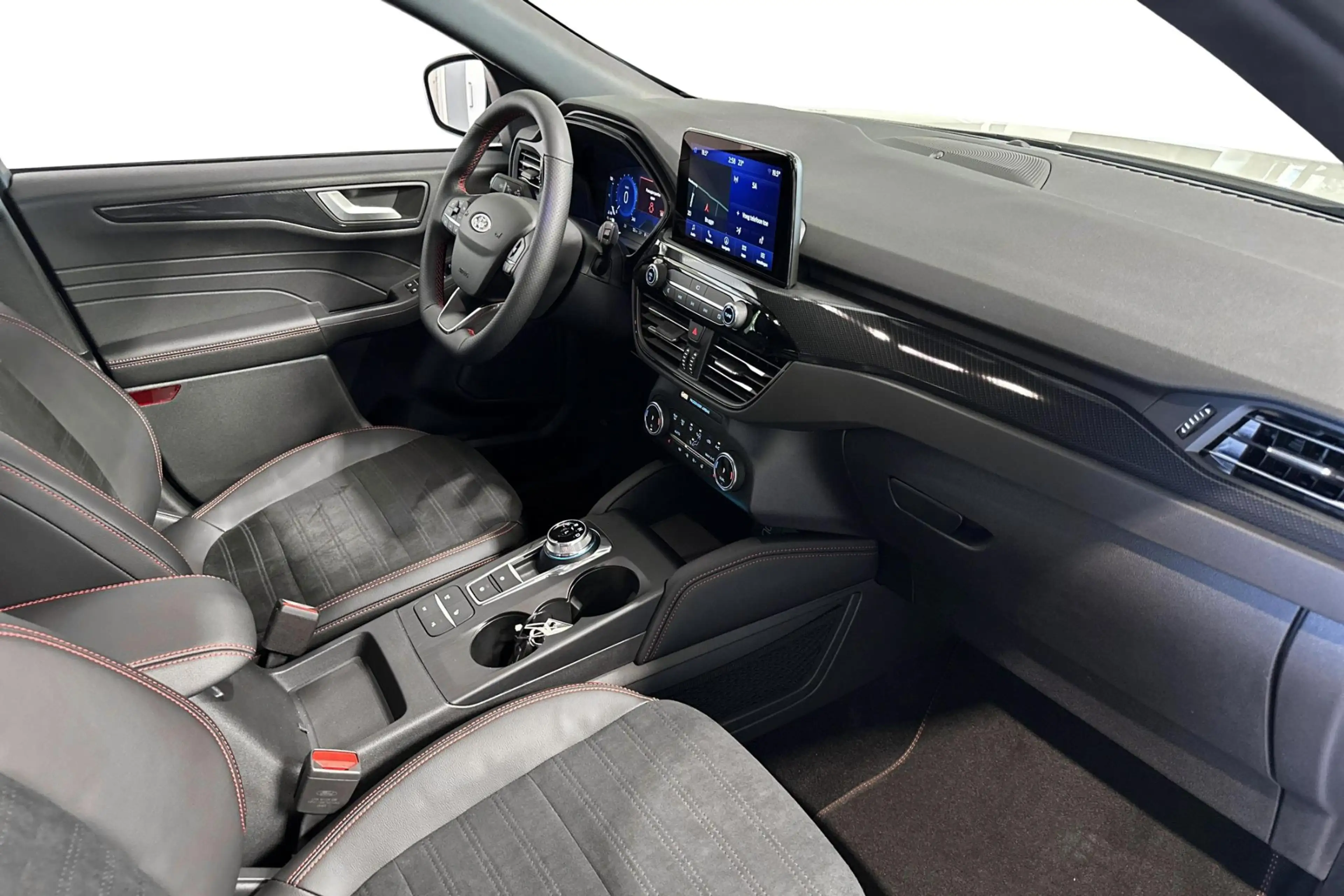 Ford Kuga 2.5i PHEV Aut. 165kW ST-Line X — photo 10