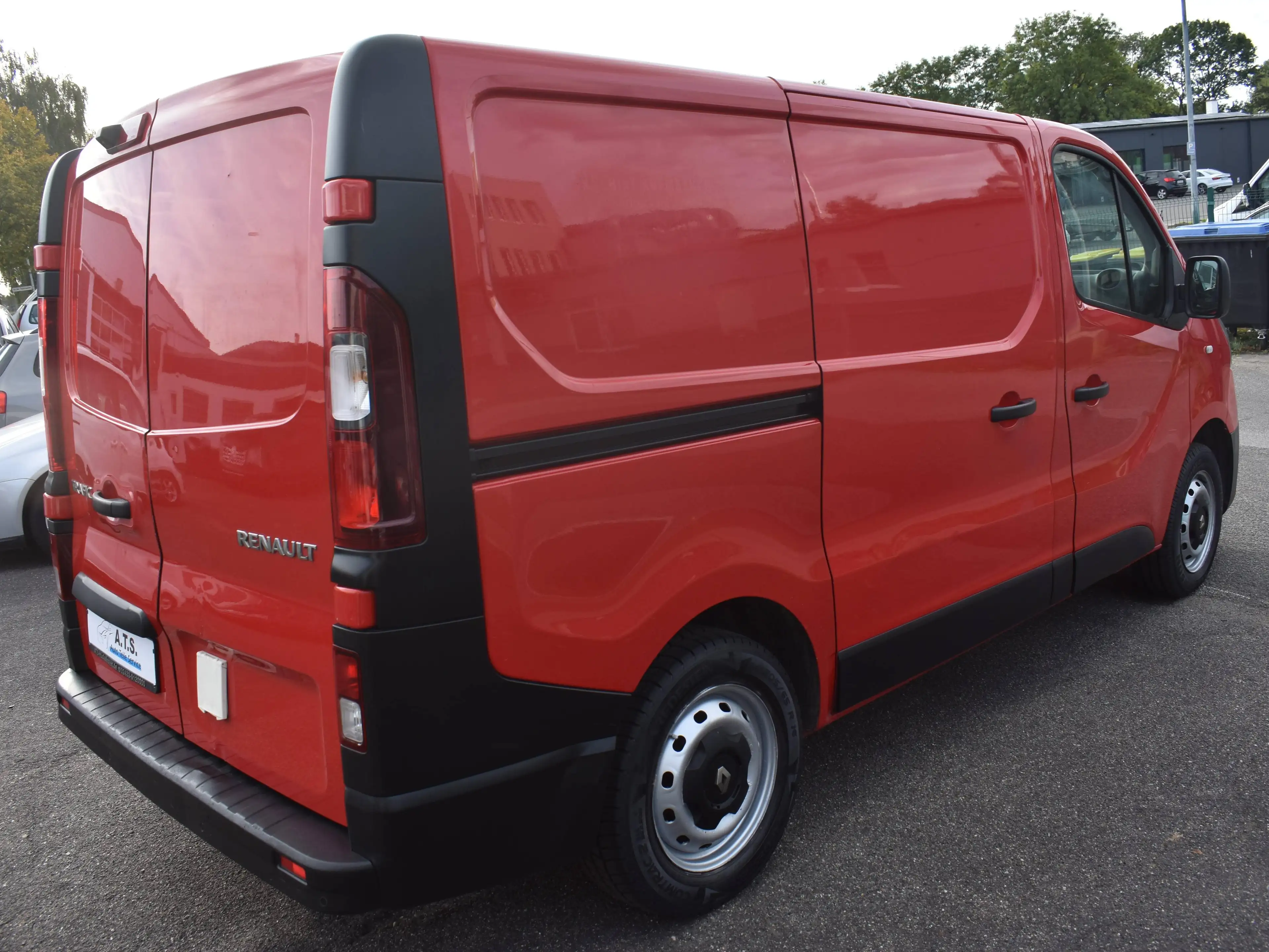 Renault Trafic L1H1 2,9t Komfort *TEMPOMAT*SITZHZ*R-KAMERA*STEUERKETTE NEU!!! — photo 4