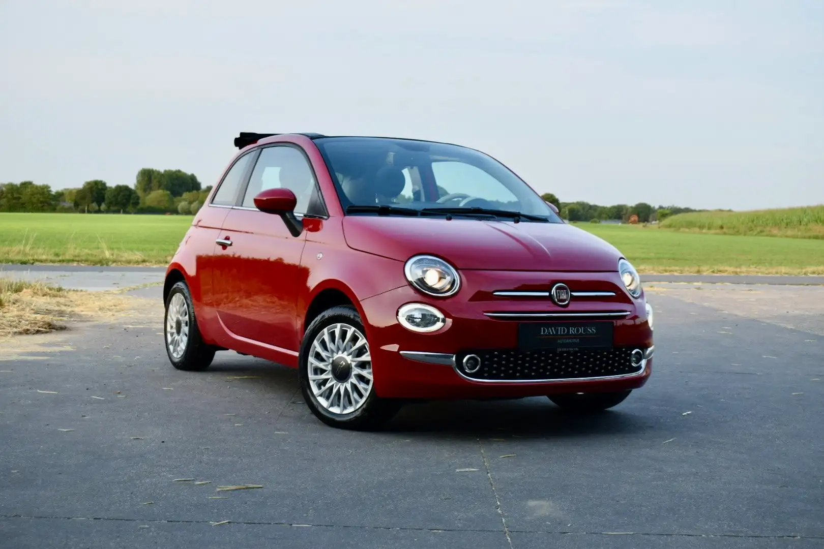 Fiat 500C 1.0 Dolcevita HYBRID, CarPlay/Airco/Cruise/Led/PDC Rood - 1