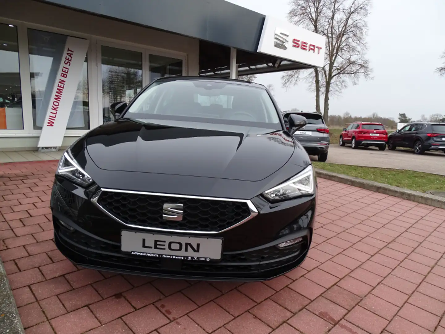 SEAT Leon Leon 1.0 TSI Style Edition 110PS Navi Voll-LED Vir Schwarz - 2