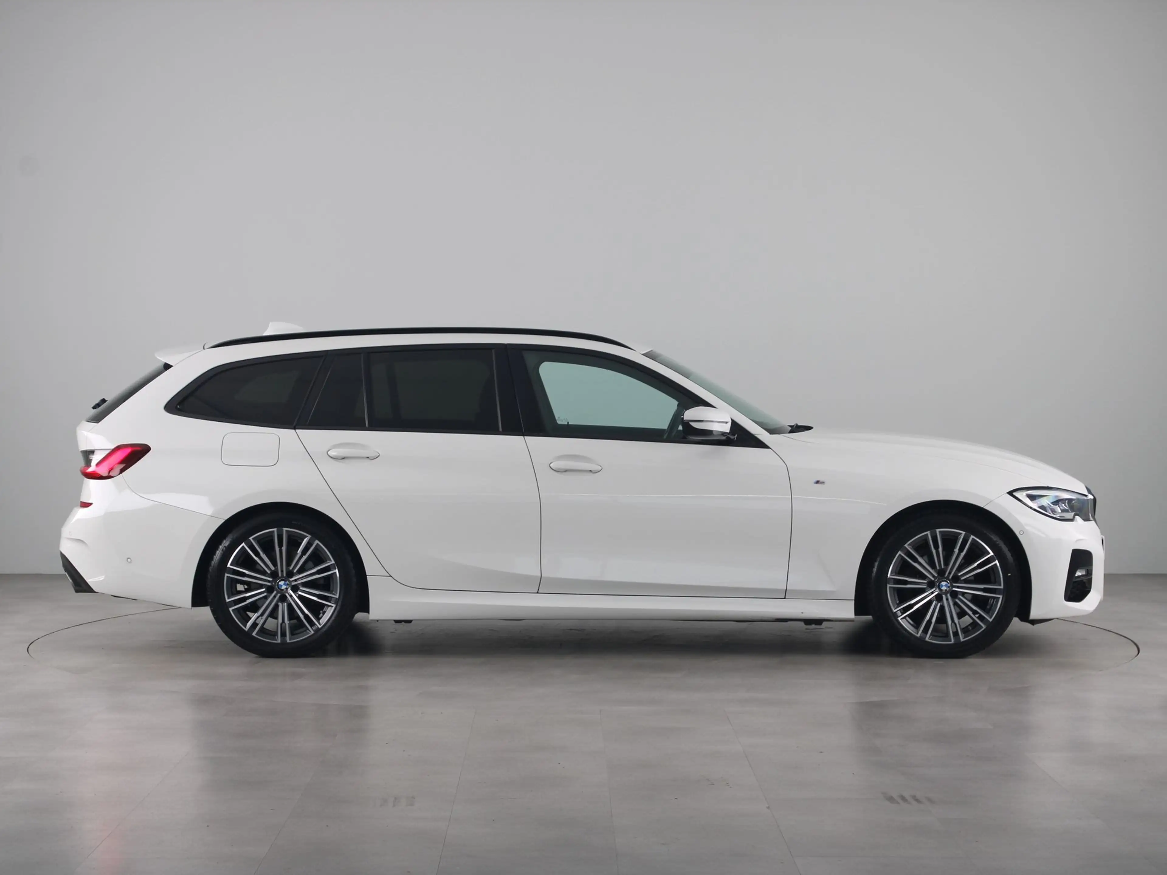 BMW 318 3 serie 318i Touring M Sport — photo 10