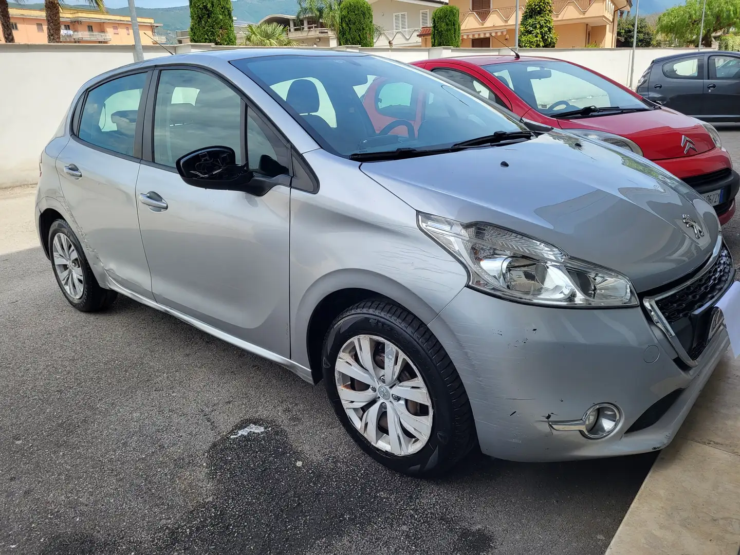 Peugeot 208 208 5p 1.4 hdi 8v Active 03/2013 KM 250000 Silber - 2