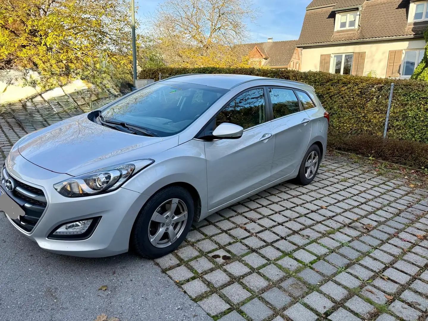 Hyundai i30 i30 CW 1,6 CRDi  Comfort - aktuelles Pickerl Silber - 1
