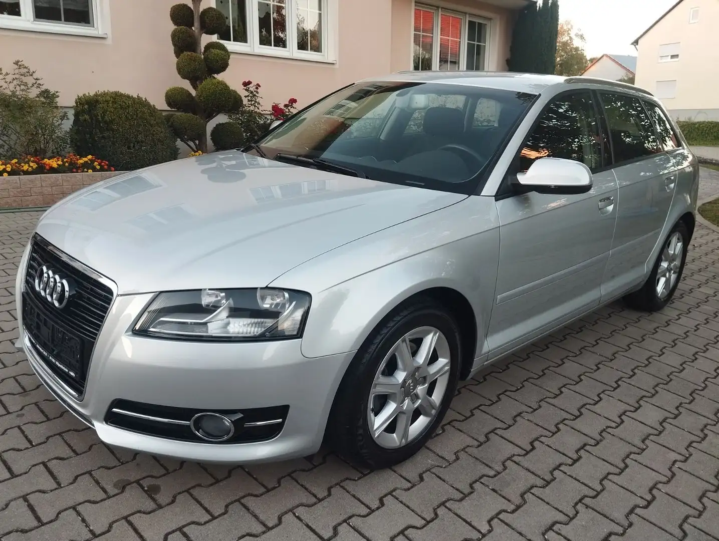 Audi A3 Sportback 1.4 TFSI Ambiente, DAB, S-Tronic Silber - 1