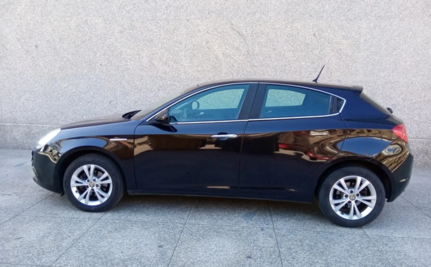 Alfa Romeo Giulietta 1.6JTDm Distinctive Noir - 2