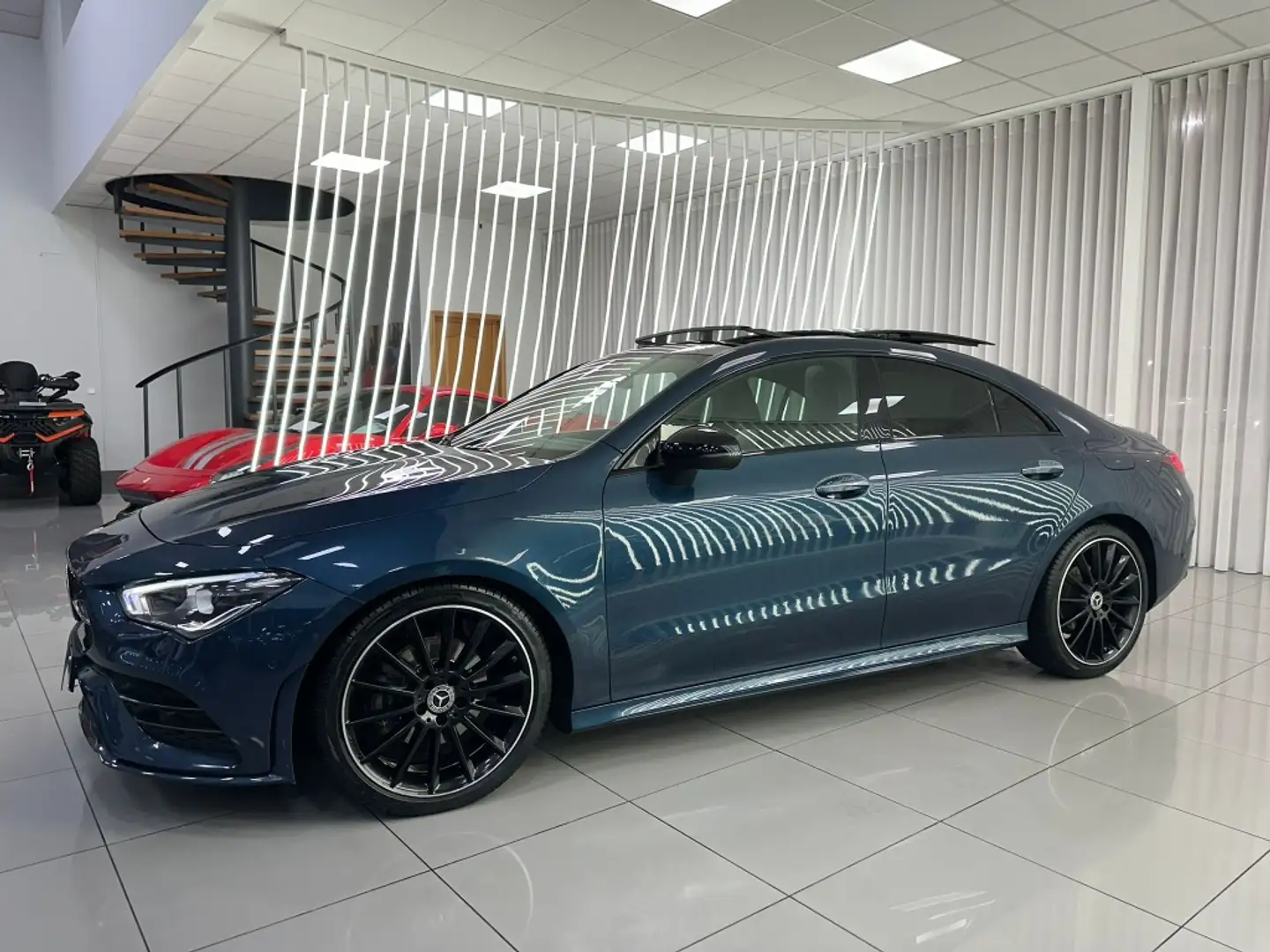 Mercedes-Benz CLA 180 7G-DCT Bleu - 2