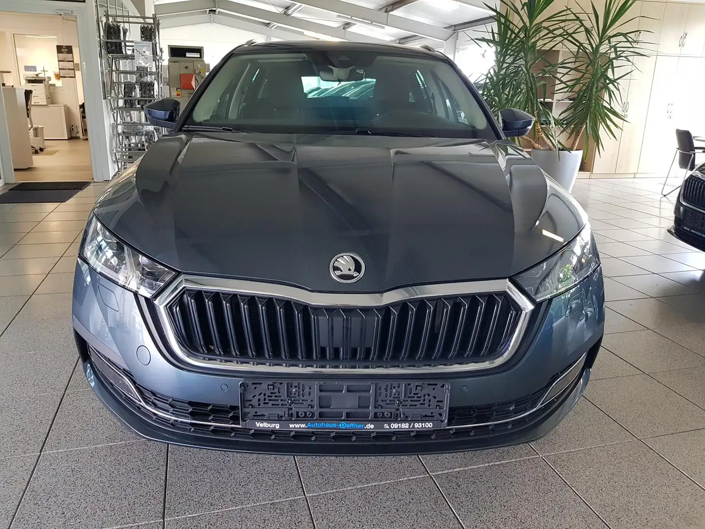 Skoda Octavia Combi 4 TSI iV DSG STYLE Navi Kamera PLA Sitzhzg h Grau - 2