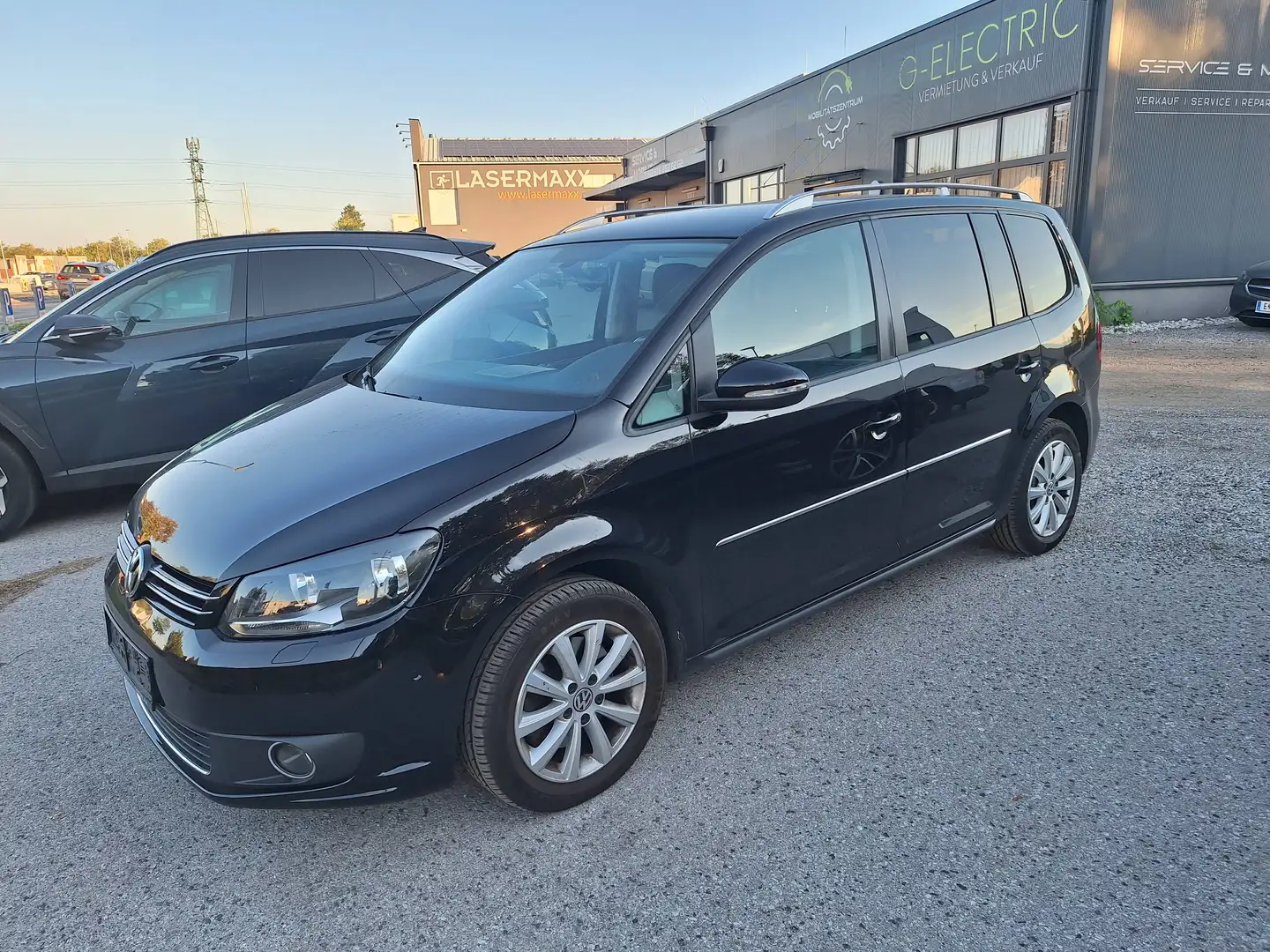 Volkswagen Touran Highline 7-Sitzer Schwarz - 2