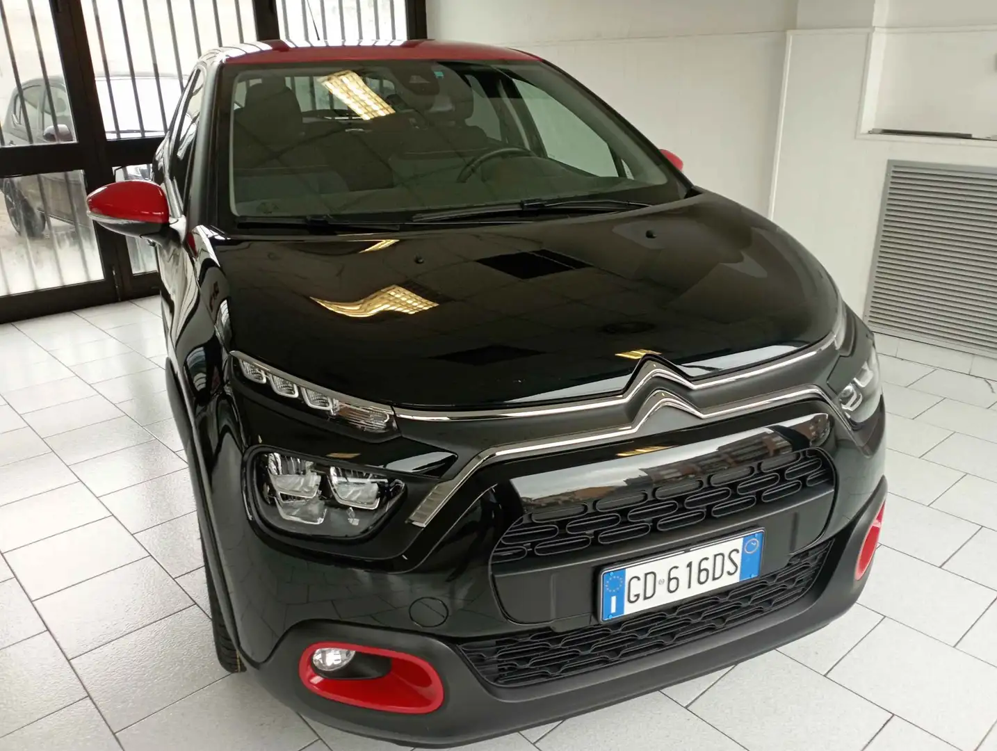 Citroen C3 C3 III 2017 1.2 puretech Shine s Nero - 2