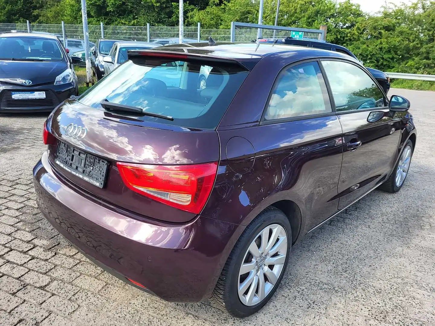 Audi A1 1.2 TFSI Attraction Mauve - 2
