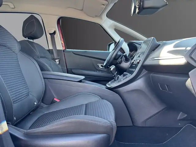 Renault Scenic view 10