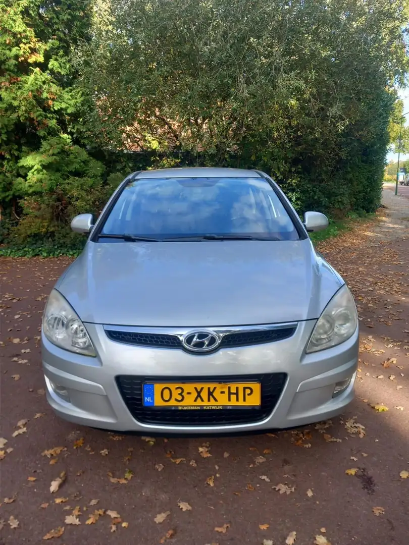 Hyundai i30 1.6i Dynamic Luxe / Airco / NAP/ Aux / Apk / Gris - 2