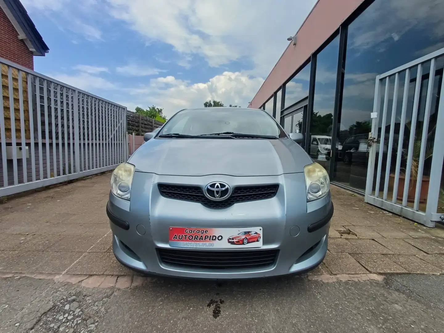 Toyota Auris Auris 2.0 D-4D Linea Sol DPF Gris - 1