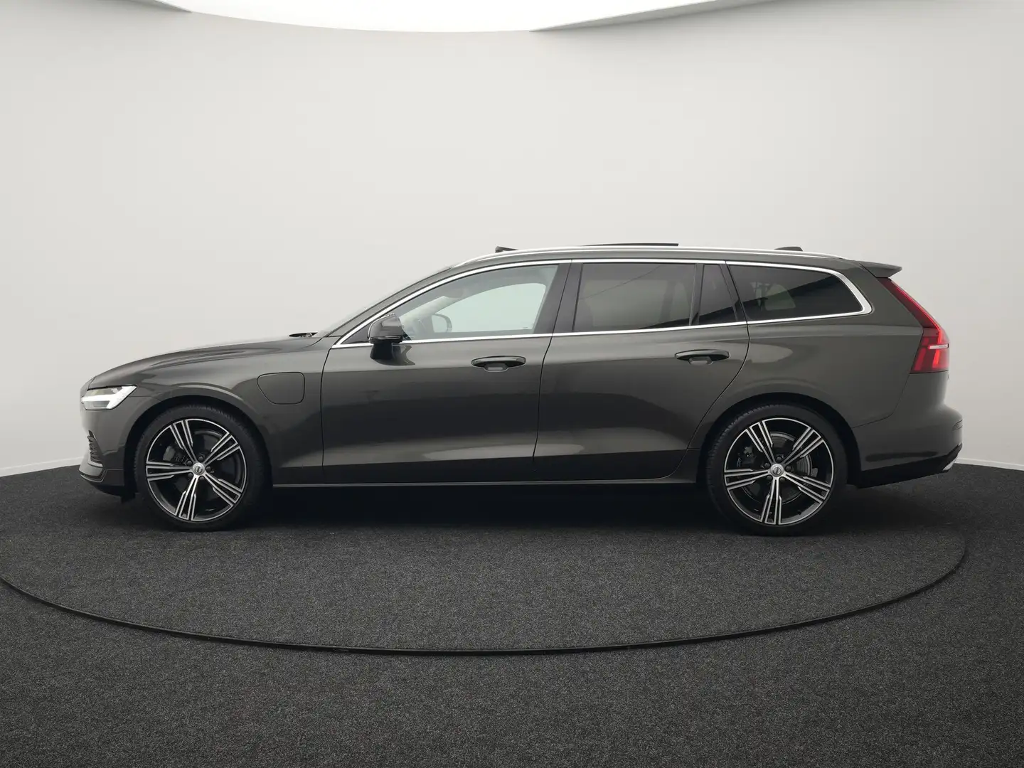 Volvo V60 T8 Recharge AWD Inscription Plug In Hybrid 392pk D Grijs - 2