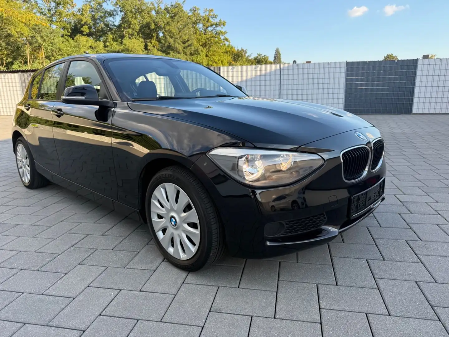 BMW 114 Baureihe 1 Lim. 5-trg. 114 i.Neue steuerkette. Schwarz - 1
