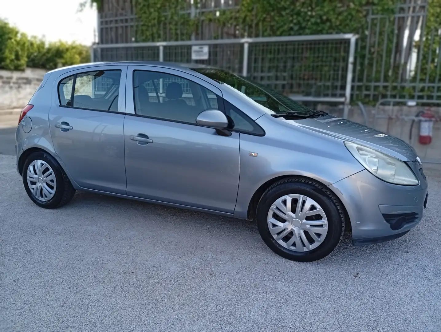 Opel Corsa 1.2 80CV 5 porte GPL-TECH Enjoy Gris - 2