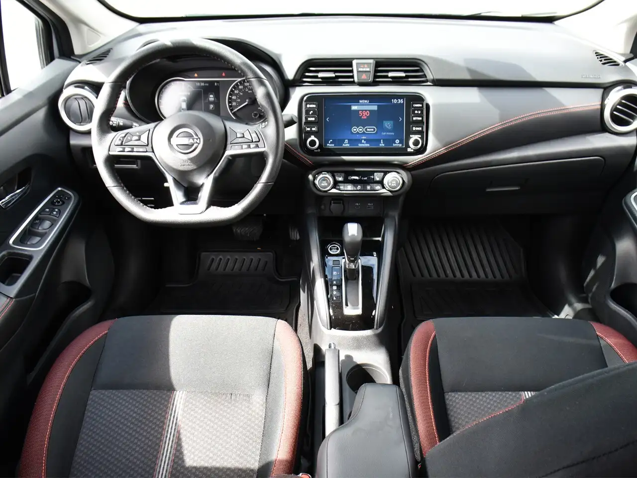 Nissan Versa снимка Nissan Versa