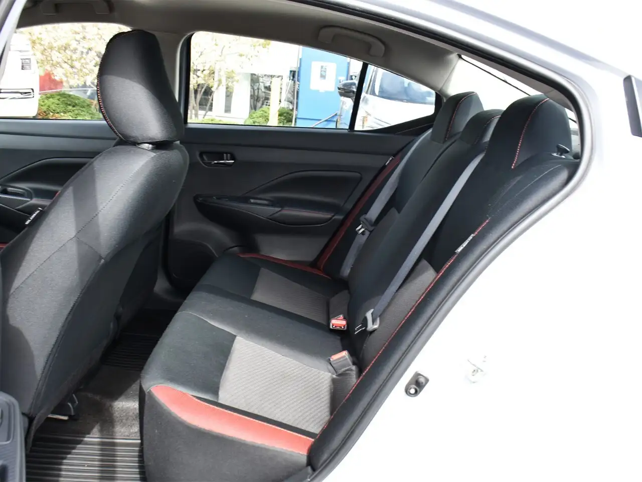 Nissan Versa снимка Nissan Versa