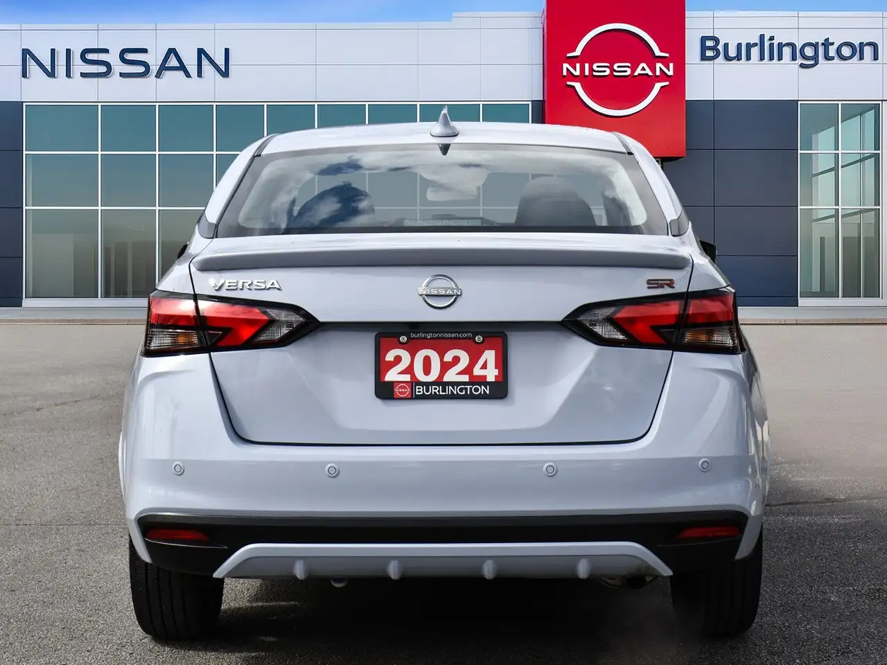 Nissan Versa снимка Nissan Versa