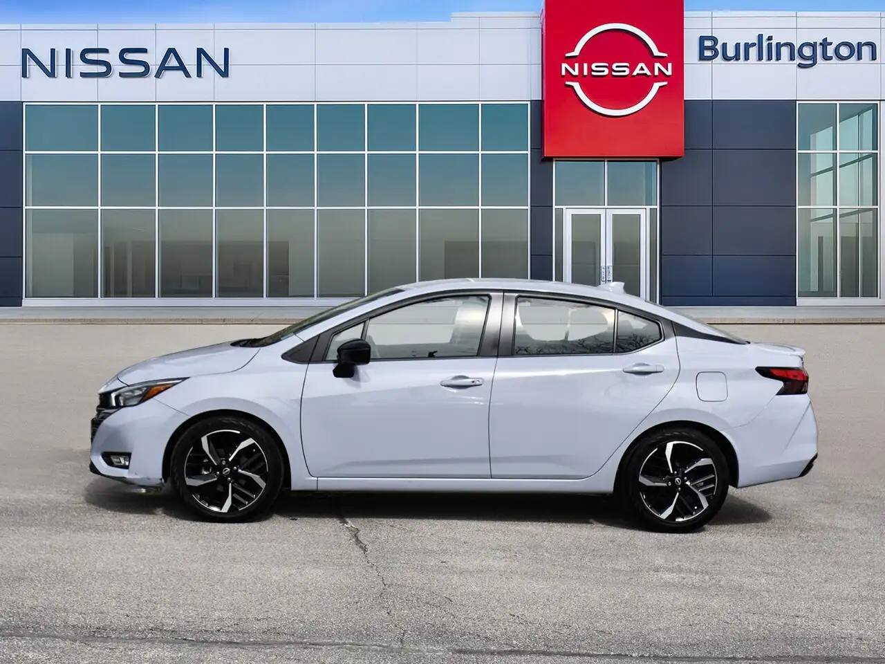 Nissan Versa снимка Nissan Versa