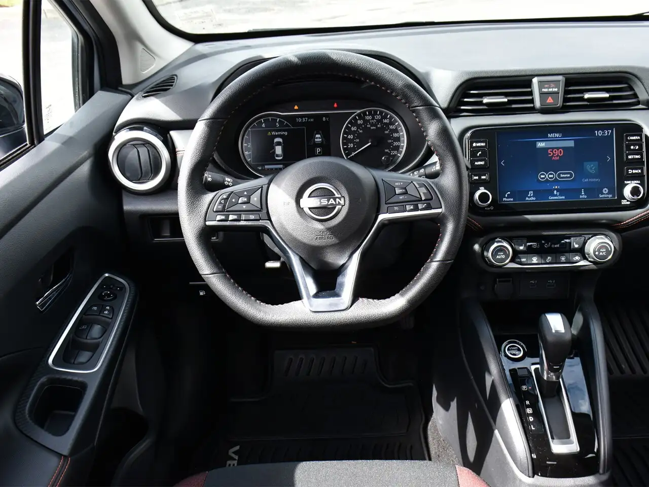 Nissan Versa снимка Nissan Versa