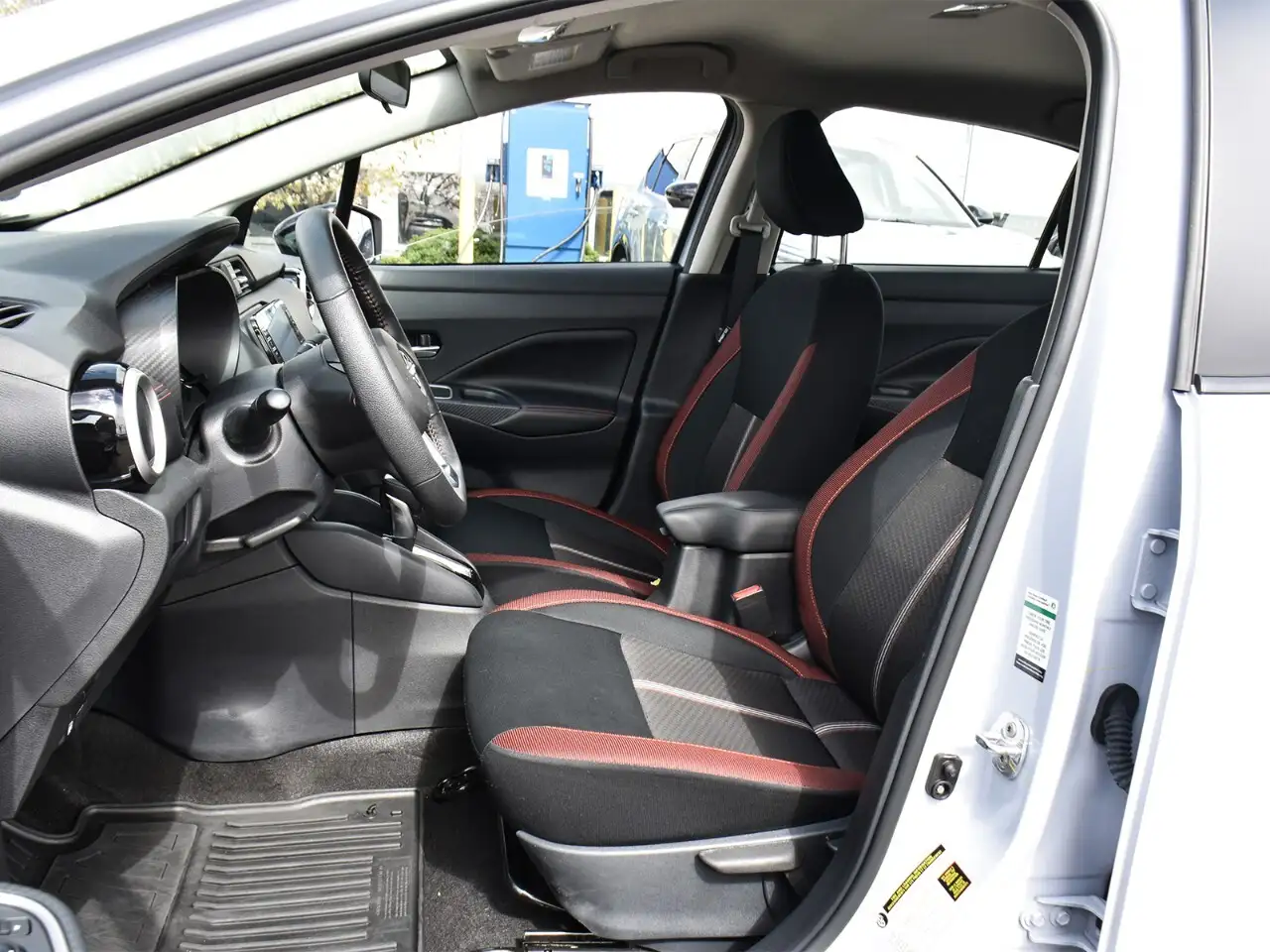 Nissan Versa снимка Nissan Versa