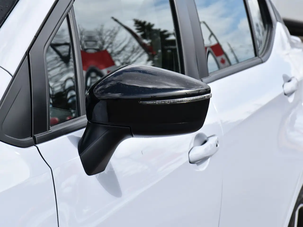 Nissan Versa снимка Nissan Versa