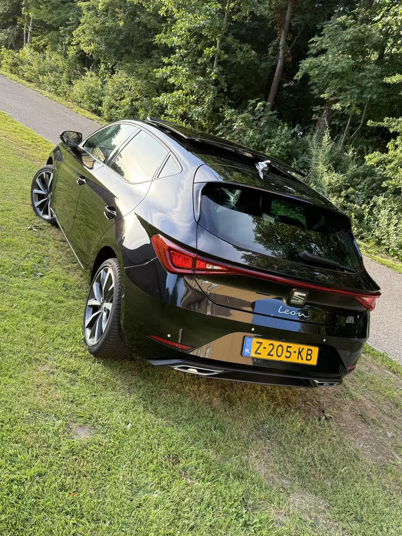 SEAT Leon 1.4 TSI eHy. PHEV FR Zwart - 2
