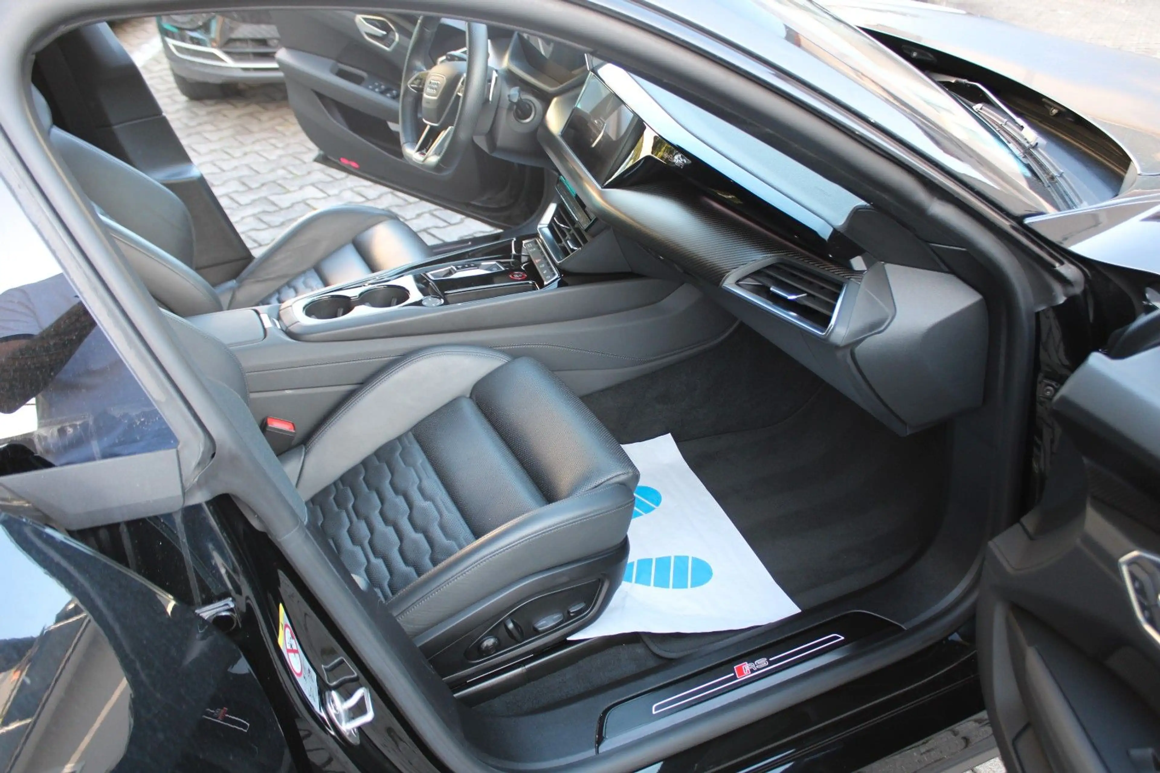 Audi e-tron GT RS quattro — photo 12
