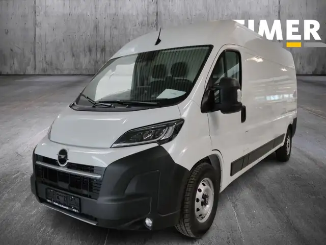Opel Movano view 3