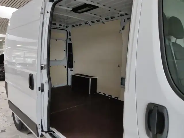 Opel Movano view 11