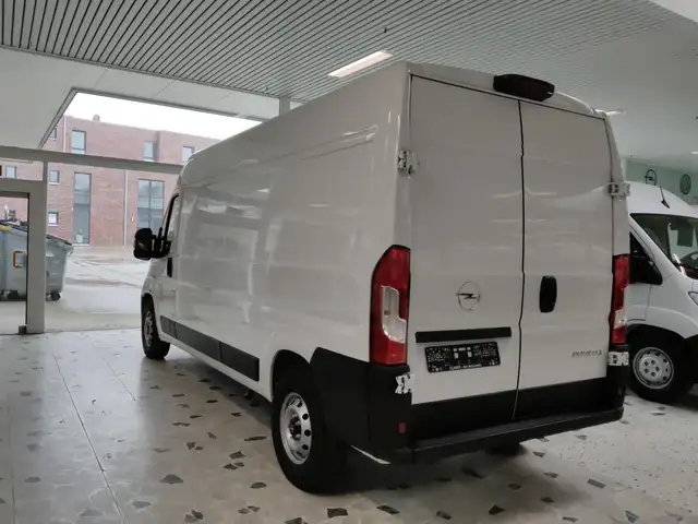 Opel Movano view 9