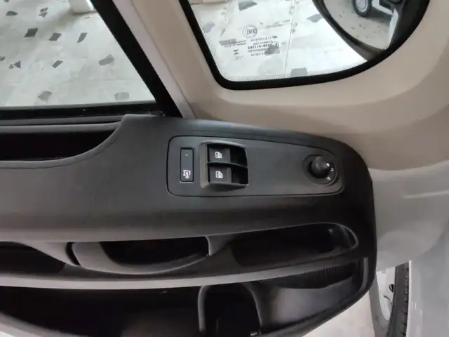 Opel Movano view 12